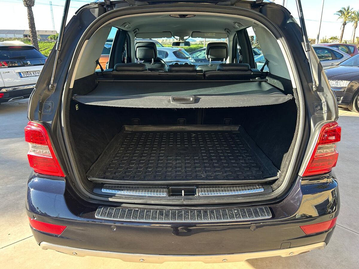  MERCEDES ML 300 CDI 4X4 AUTO SPANISH LHD IN SPAIN 204000 MILES SUPERB 2012